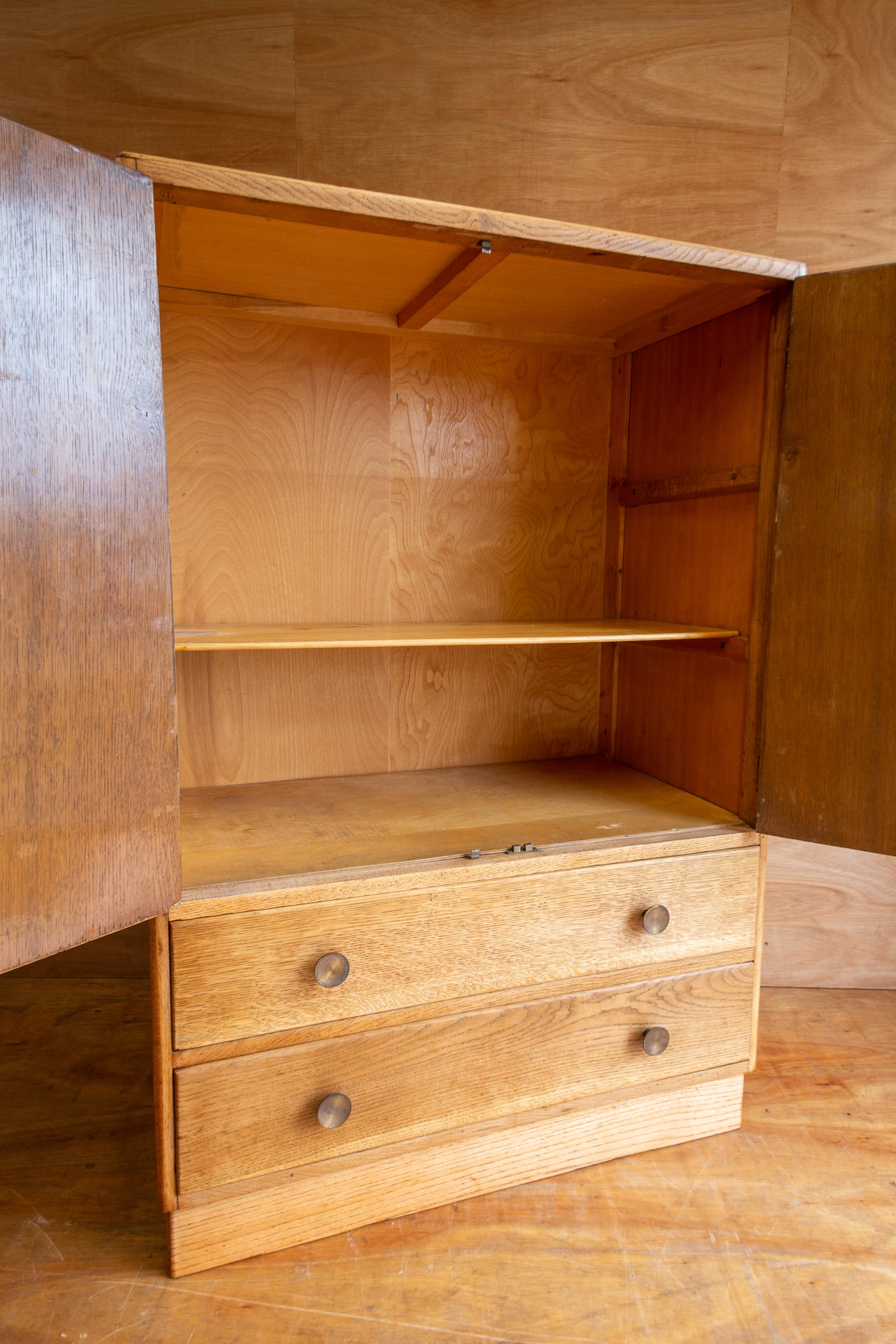 Austinsuite Oak Cupboard